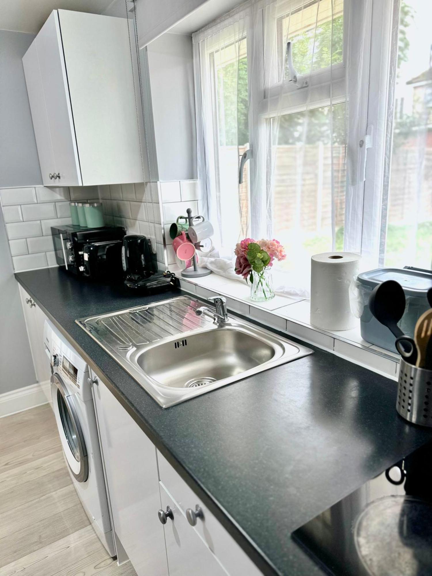 Garden 1-bed Flat 30min To Downtown & Free Parking Apartamento *